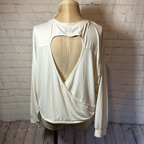 Active white long sleeve top open back size small Old Navy - Picture 4 of 6